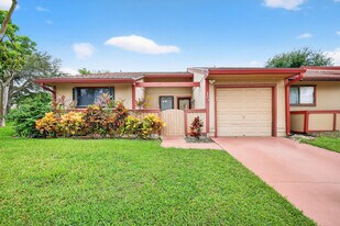 15 Farnworth Dr in Boynton Beach, FL - Building Photo