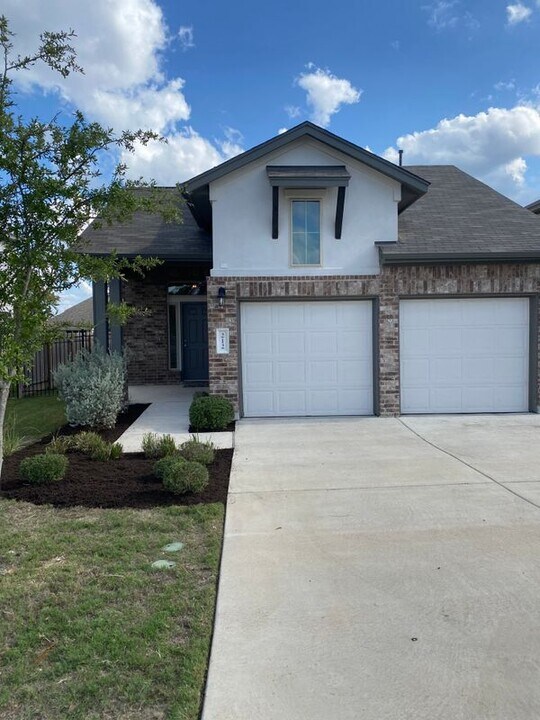 212 Callahan Ln in Leander, TX - Building Photo
