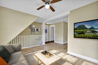 1033 E Cesar E Chavez Ave in Lansing, MI - Foto de edificio - Building Photo