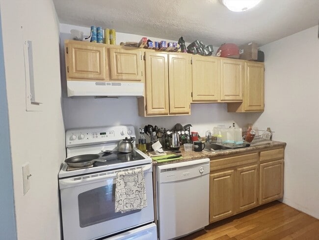 1027 Commonwealth Ave in Boston, MA - Building Photo - Building Photo