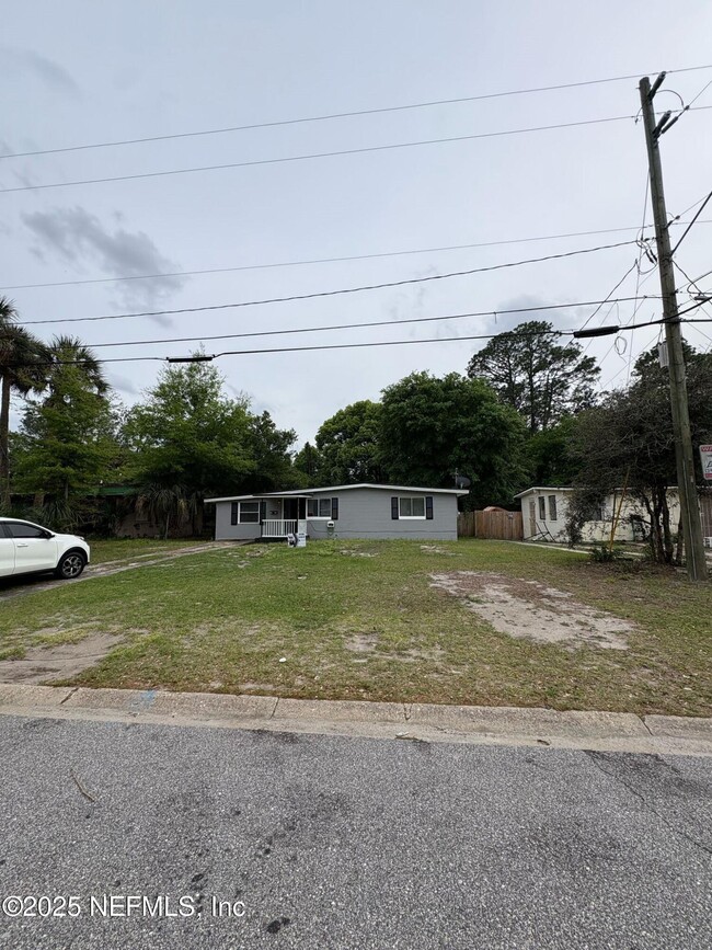 2540 Spirea St in Jacksonville, FL - Building Photo - Building Photo