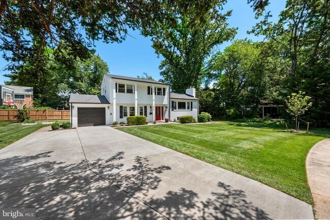 6920 Poppy Dr in McLean, VA - Building Photo - Building Photo