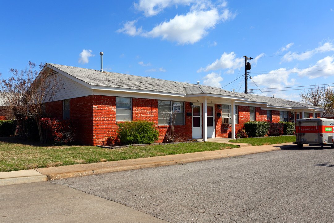 Adair Apartments in Norman, OK - Building Photo