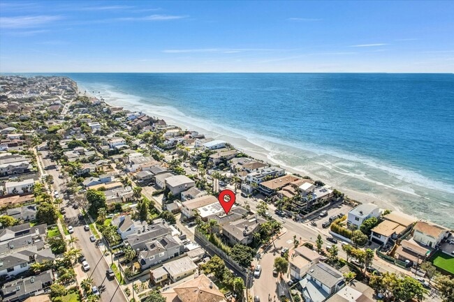 323 Neptune Ave in Encinitas, CA - Building Photo - Building Photo