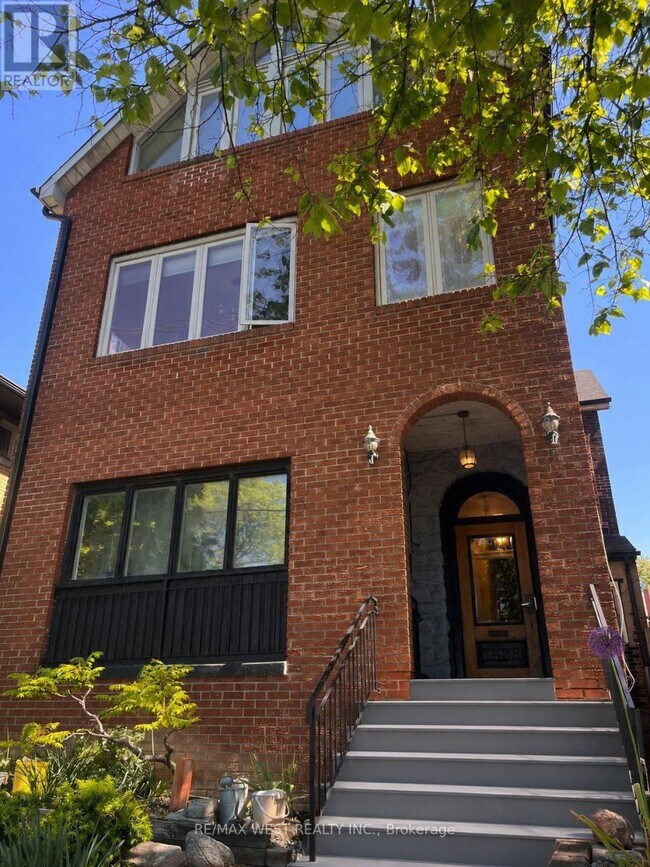 property at 1538 King St W