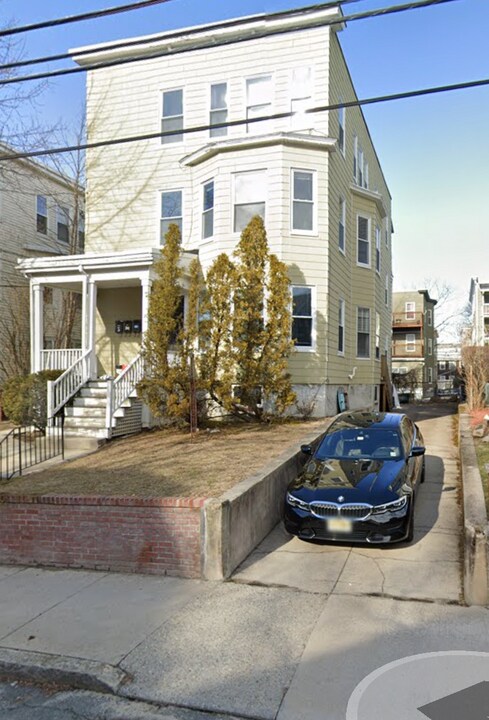 69 Raymond Ave, Unit 1 Rear in Somerville, MA - Building Photo