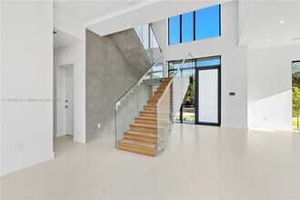2050 S Hibiscus Dr in North Miami, FL - Building Photo - Building Photo