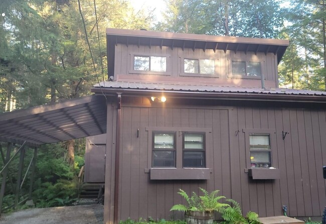 1897 Fritz Cove Rd in Juneau, AK - Building Photo - Building Photo
