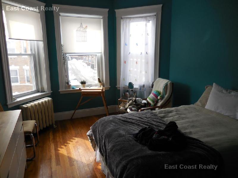 232 Kelton St in Boston, MA - Building Photo