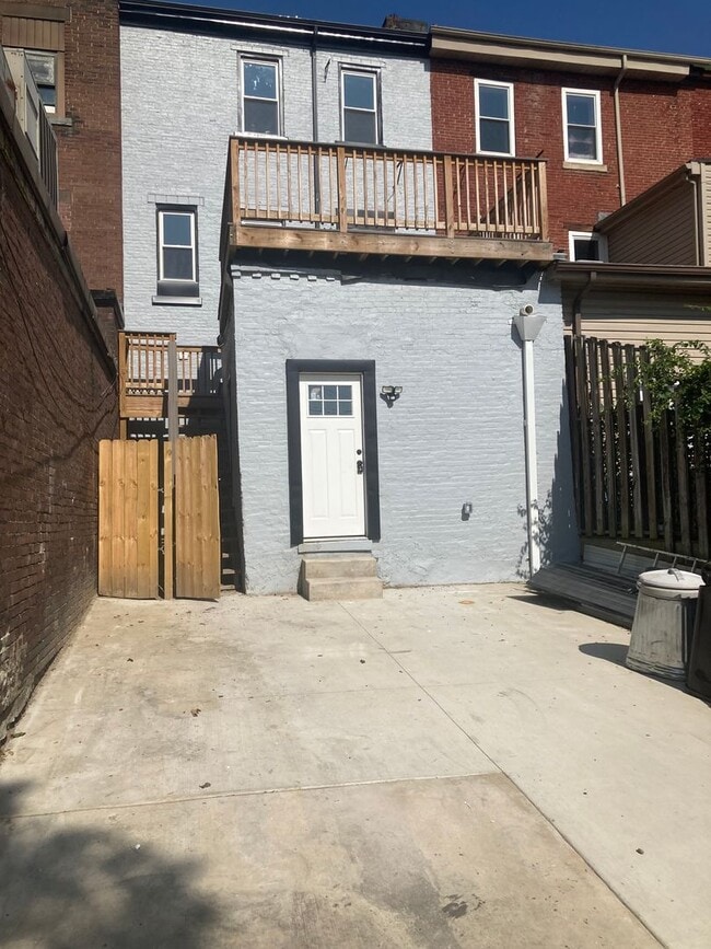 1539 Lowrie St in Pittsburgh, PA - Building Photo - Building Photo