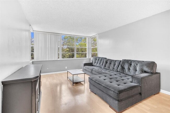 6500 Cypress Rd, Unit 408 in Plantation, FL - Building Photo - Building Photo