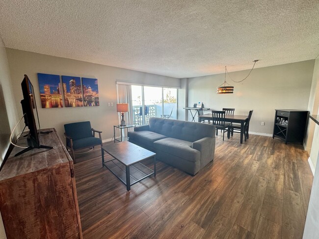 2401 Bayshore Blvd in Tampa, FL - Building Photo - Building Photo