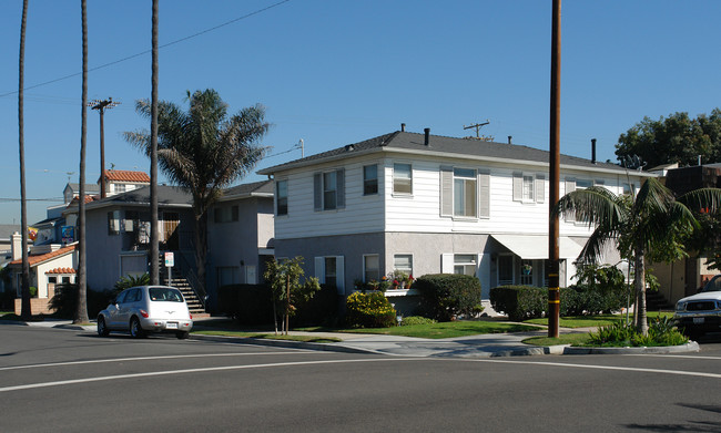 1101-1103 Ocean Ave in Seal Beach, CA - Building Photo - Building Photo