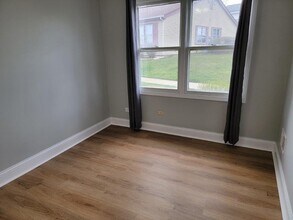 1710 Queensbury Cir in Hoffman Estates, IL - Building Photo - Building Photo