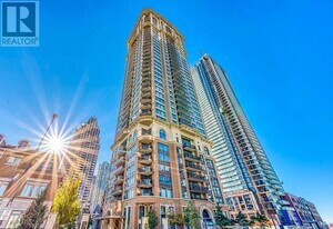 385-2385 Prince of Wales Dr in Mississauga, ON - Building Photo
