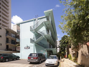 Surf Tide Apartments in Honolulu, HI - Building Photo - Building Photo