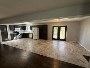 144 Cecilianna Dr in Elizabethtown, KY - Building Photo - Building Photo