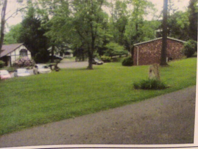 104 Kirtley Strasse, Unit 104 in Wellsburg, WV - Building Photo - Building Photo