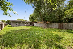 717 E Jim Hogg Ave in Harlingen, TX - Building Photo