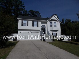 6392 Harvester Cir in Douglasville, GA - Building Photo
