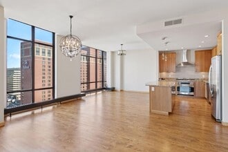 201 S 11th St in Minneapolis, MN - Foto de edificio - Building Photo