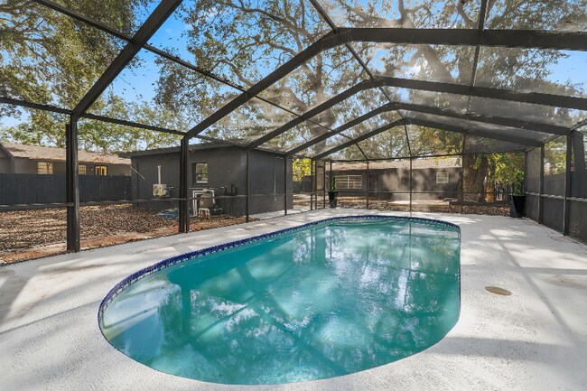 4303 W Woodlawn Ave in Tampa, FL - Building Photo - Building Photo