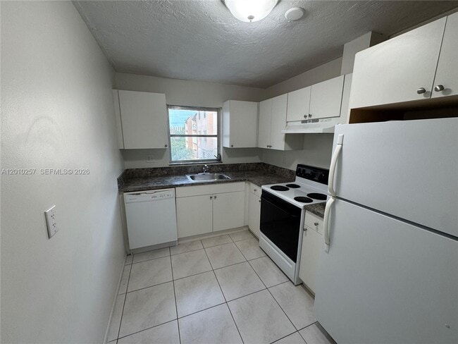 7725 SW 86th St in Miami, FL - Building Photo - Building Photo