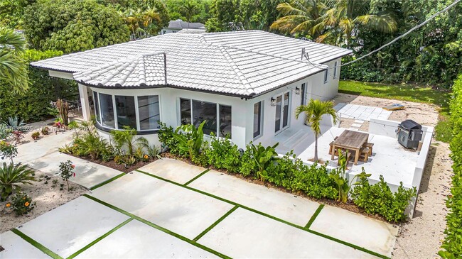 741 NE 87th St in El Portal, FL - Building Photo - Building Photo