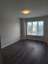 115 S Creek Dr in Kitchener, ON - Building Photo - Building Photo