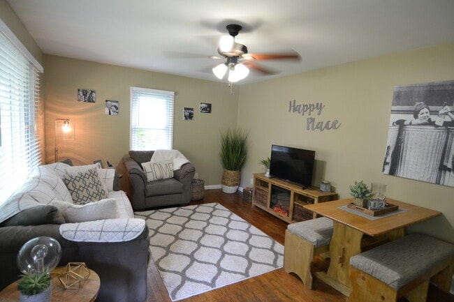 1410 S Halliburton St in Kirksville, MO - Foto de edificio - Building Photo