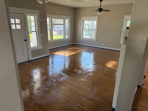 8337 Alameda St in Downey, CA - Foto de edificio - Building Photo