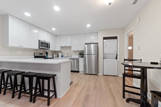 1611 Ocean Bay Dr in Virginia Beach, VA - Building Photo - Building Photo