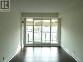 111-111 Upper Duke Crescent in Markham, ON - Building Photo - Building Photo