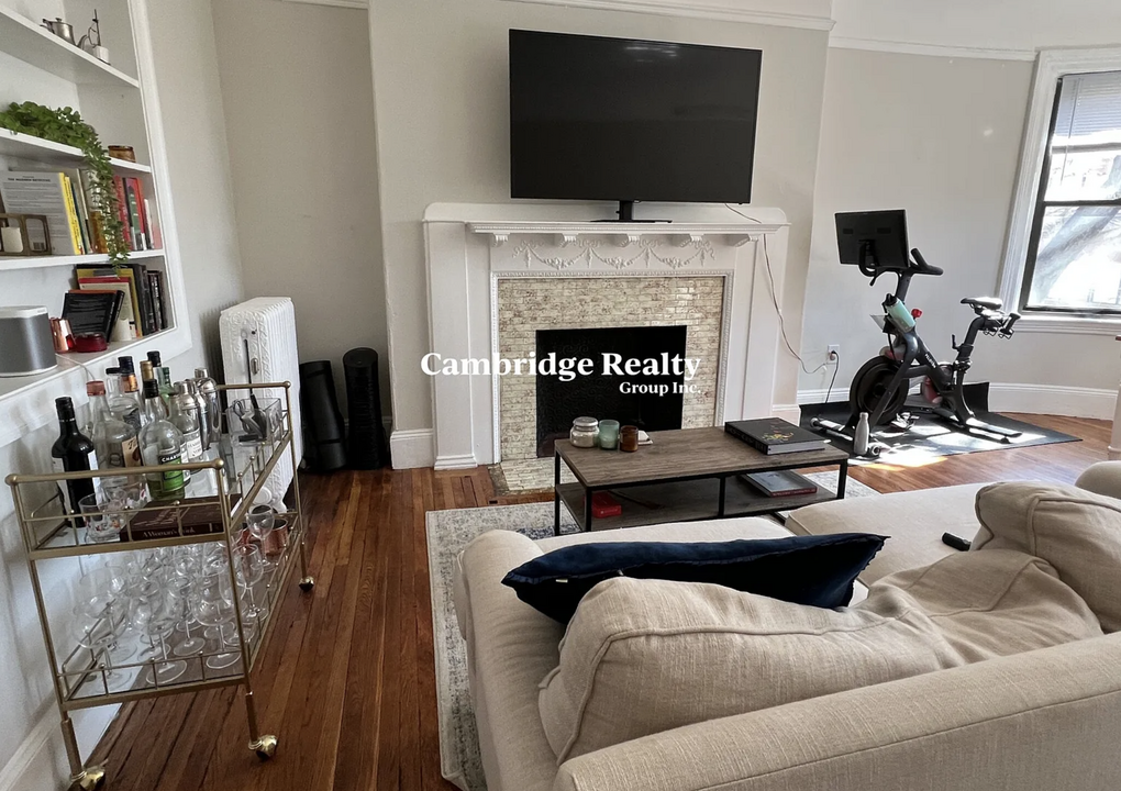 1033 Massachusetts Ave, Unit 104 in Cambridge, MA - Building Photo