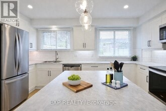 150 Overlea Dr in Kitchener, ON - Building Photo - Building Photo