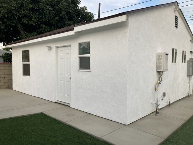 8640 Sideview Dr in Pico Rivera, CA - Building Photo - Building Photo