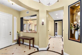 9145 Tesoras Dr in Las Vegas, NV - Building Photo - Building Photo