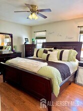 32 Dogwood Dr in Edison, NJ - Building Photo - Building Photo