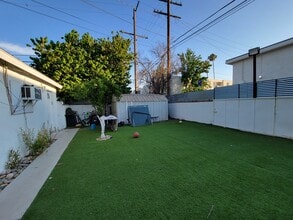 6251 Canby Ave, Unit Guesthouse in Tarzana, CA - Building Photo - Building Photo