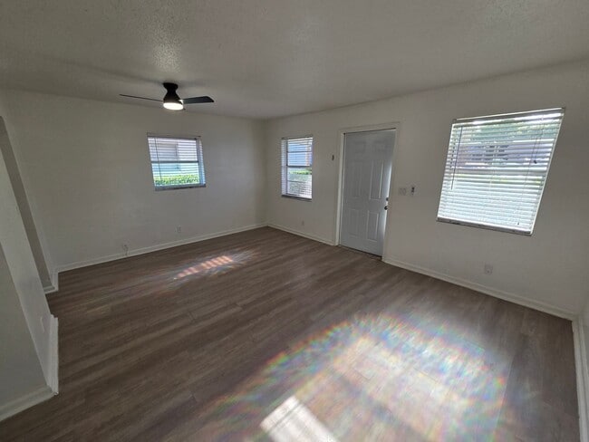 212 SE 9th Ave in Deerfield Beach, FL - Foto de edificio - Building Photo