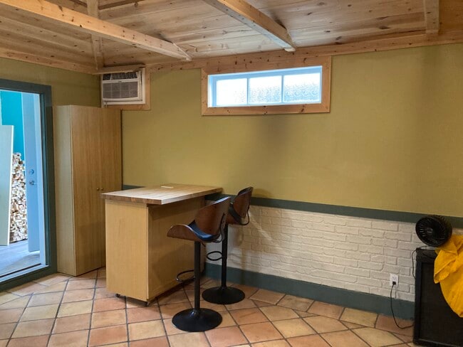 1801 N Evergreen St, Unit Guesthouse in Burbank, CA - Building Photo - Building Photo