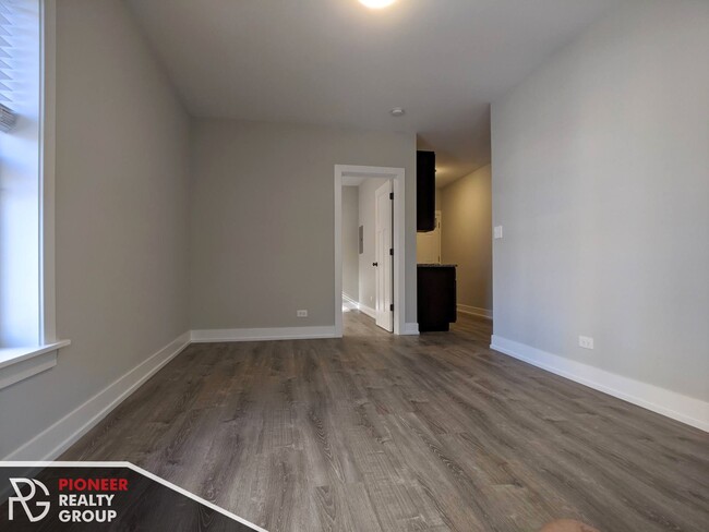 711 W Brompton Ave, Unit 32 in Chicago, IL - Building Photo - Building Photo