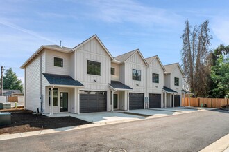 Landover Townhomes in Vancouver, WA - Building Photo - Building Photo