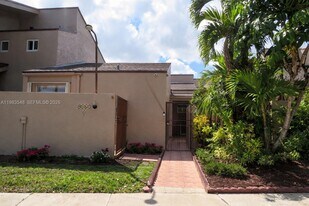 9165 Fontainebleau Blvd in Miami, FL - Building Photo