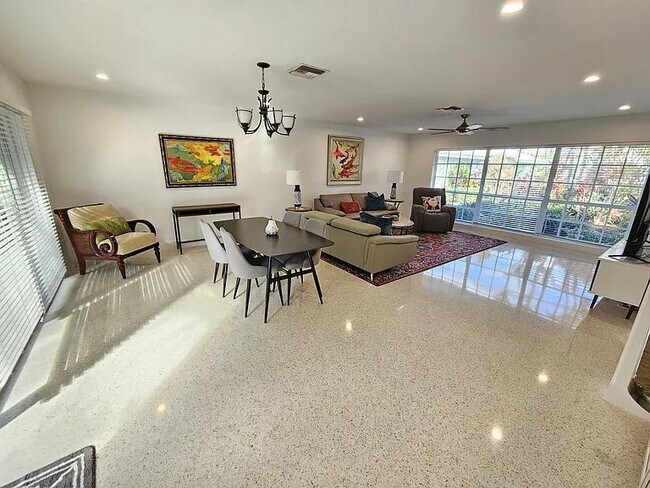 406 Venetian Dr in Delray Beach, FL - Building Photo - Building Photo