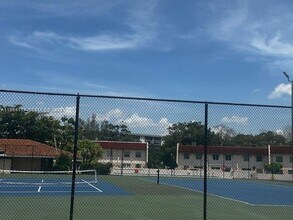 4160 Inverrary Dr in Lauderhill, FL - Building Photo - Building Photo