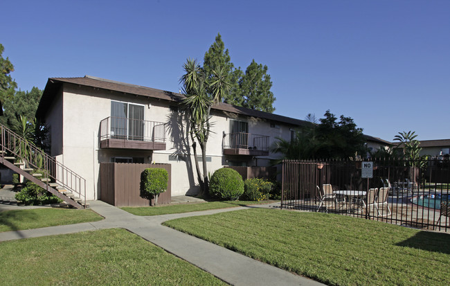 Beechwood Apartments in Santa Ana, CA - Foto de edificio - Building Photo