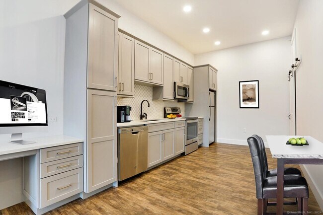 44 Greenwich Ave, Unit 3-1 in Greenwich, CT - Building Photo - Building Photo