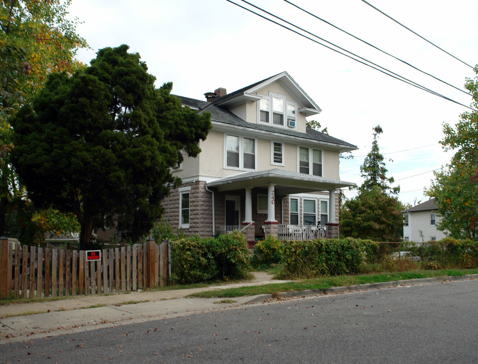 240 Manor Cor in Takoma Park, MD - Building Photo