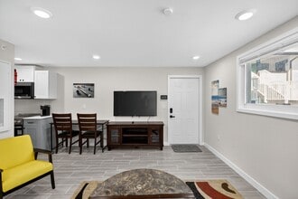 Beachside Palms @ Daytona Beach in Daytona Beach, FL - Building Photo - Building Photo